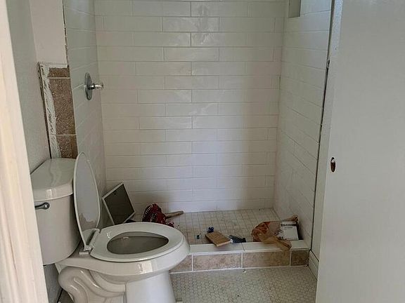 5th image of 234 WAUGH ST