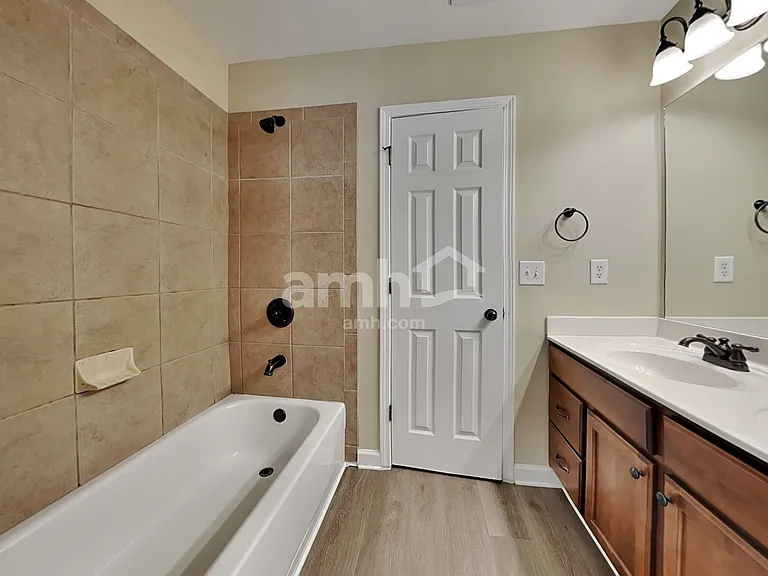 556 Crestmont Ln — Photo 19