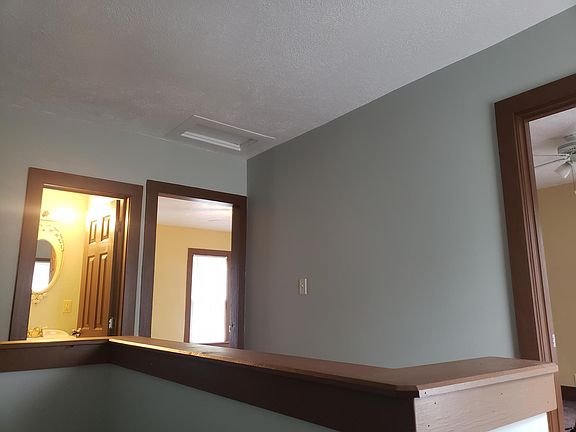 4th image of 29 N Main St