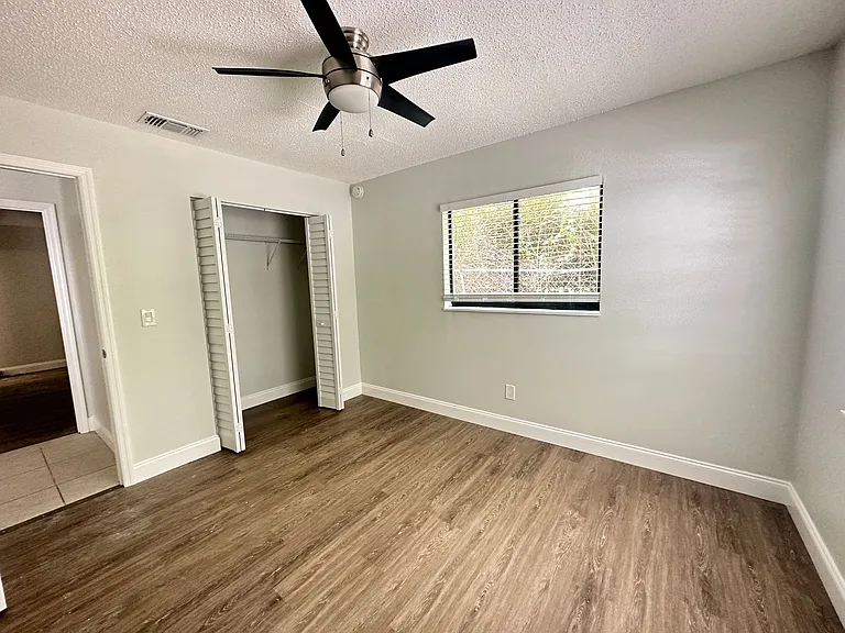 Lakeside Cove Apartments — Photo 5