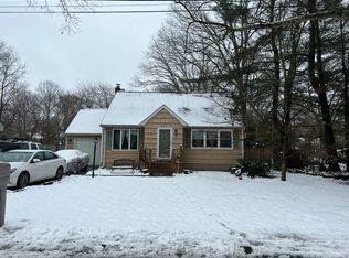 35 Hickory St, Port Jefferson Station, NY 11776