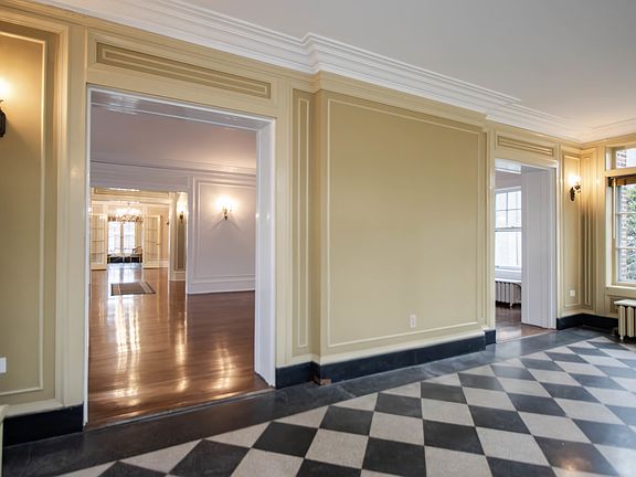 3rd image of 601 Fair Oaks Ave