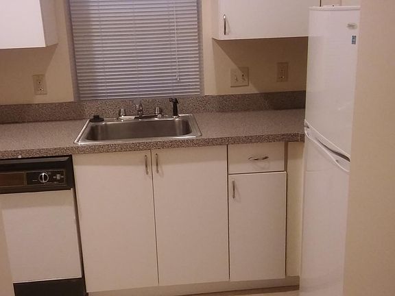 2nd image of 3918 Botanical Ave #A