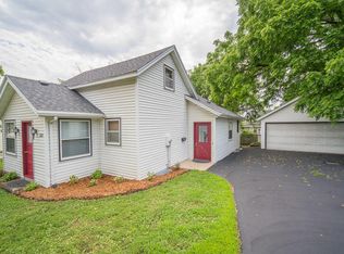 213 W Capitol Dr, Hartland, WI 53029