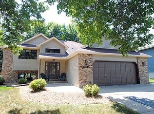 7531 Upper 20th St N, Oakdale, MN 55128