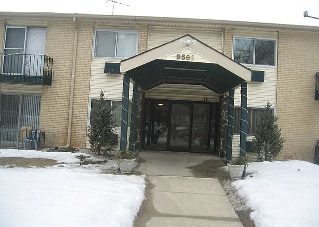 1st image of 9562 Park Ln APT 1H