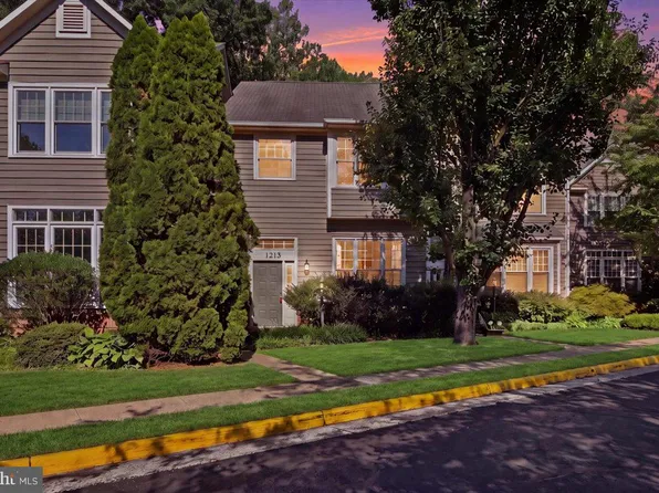 1213 Weatherstone Ct, Reston, VA 20194