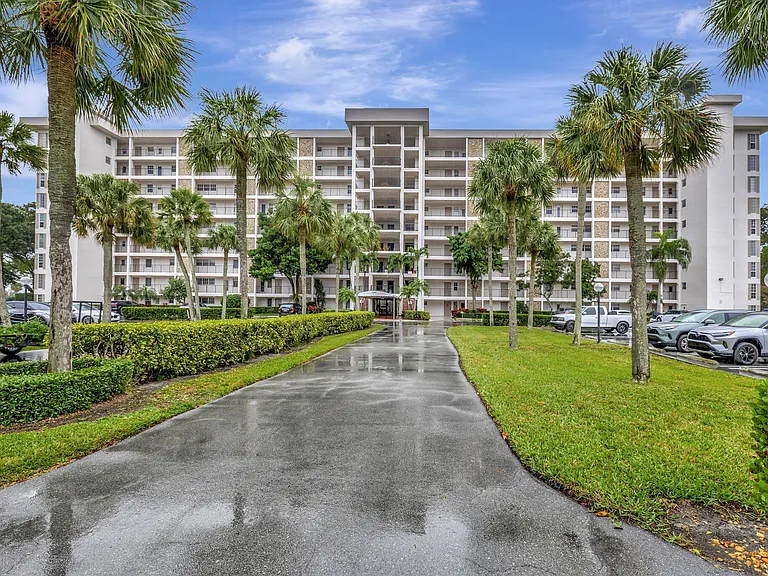 3050 N Palm Aire Dr #704 — Photo 29