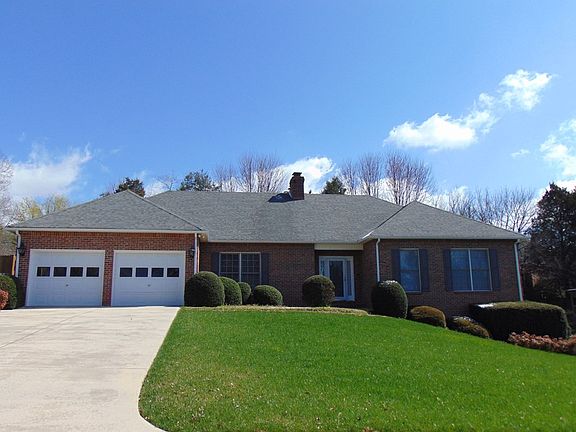 2nd image of 839 Oaklawn Ct