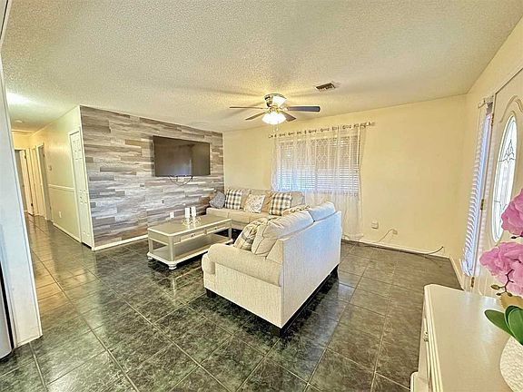 5th image of 815 W Fulton St