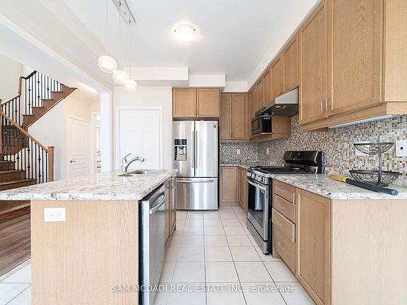 3rd image of 5551 Meadowcrest Ave