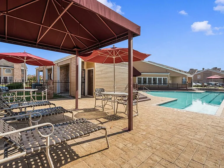 San Marino Apartments — Photo 14