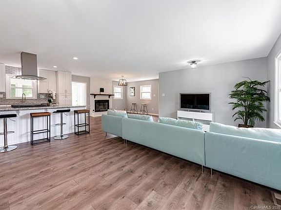 4th image of 5541 Starkwood Dr