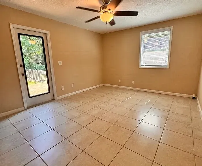 850 Chapin St — Photo 9