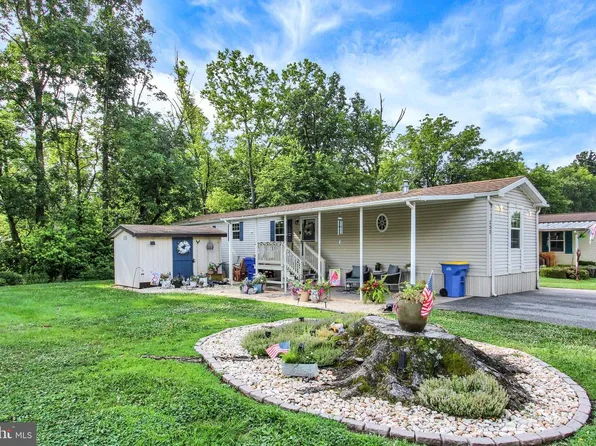 223 Waldorf Dr, York, PA 17404