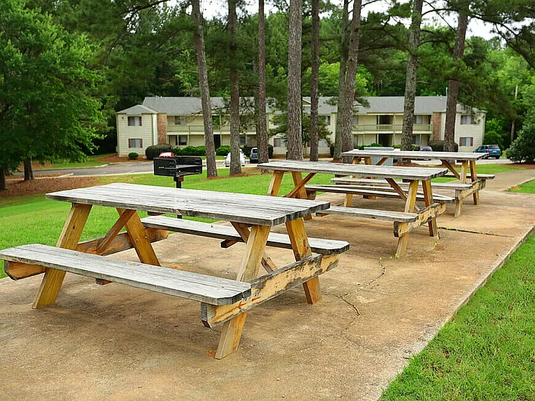 Spring-Lake-Lodge-Apartments (2)