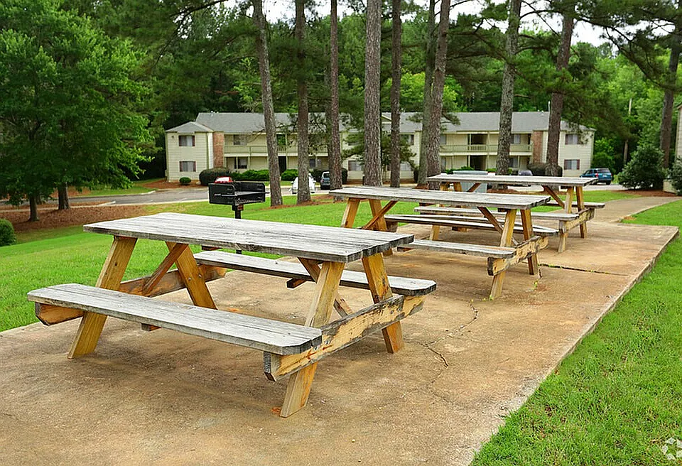 Spring-Lake-Lodge-Apartments (2)
