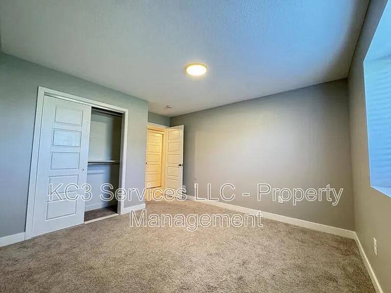 2018 SW Holdbrooks Dr — Photo 4