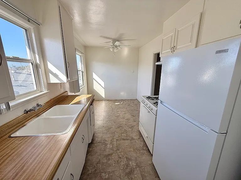 8429 Glenoaks Blvd #4 — Photo 10