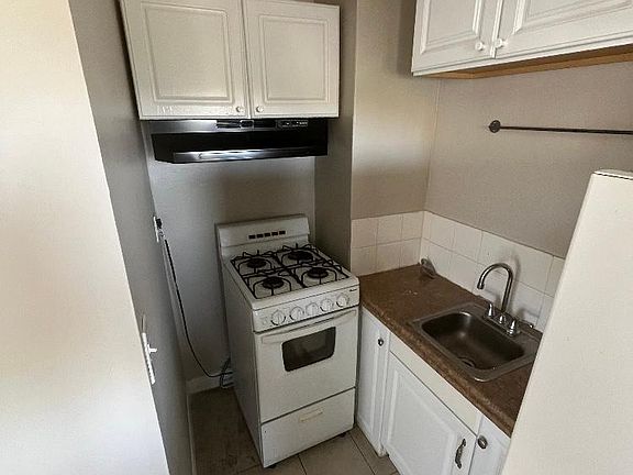 5th image of 2627 C St #12