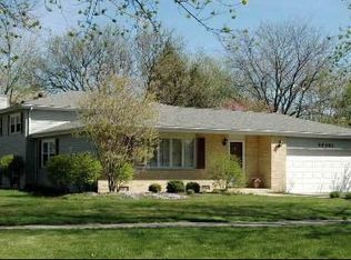 5S501 Campbell Dr, Naperville, IL 60563