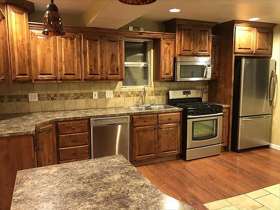 5th image of 1060 Cathryn Ave