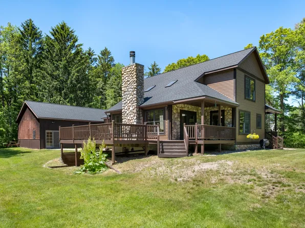 13324 Hickory Rd, Fruitport, MI 49415