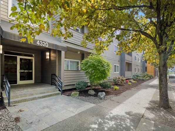 4320 S Corbett Ave APT 307, Portland, OR 97239