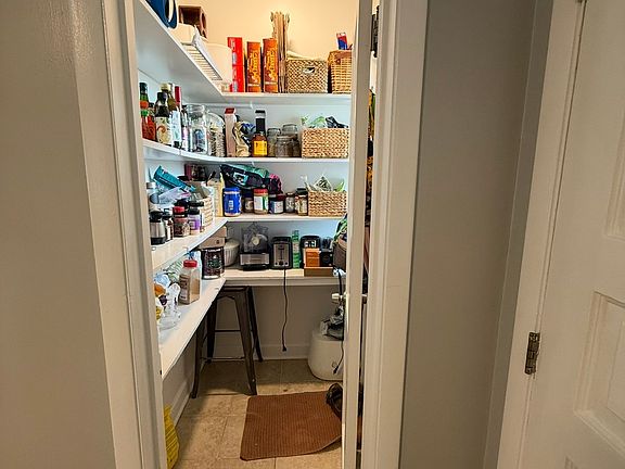 4th image of 5112 W Grace St #1