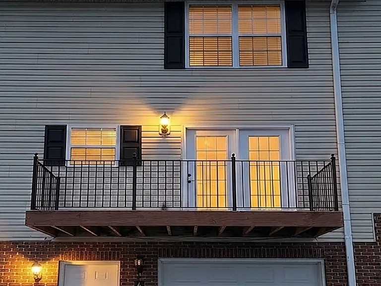 652 Grays Pointe Ct — Photo 1