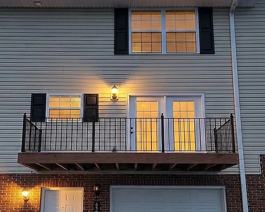 652 Grays Pointe Ct