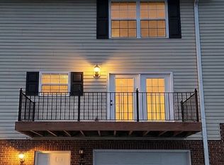 652 Grays Pointe Ct, Johnson City, TN 37615