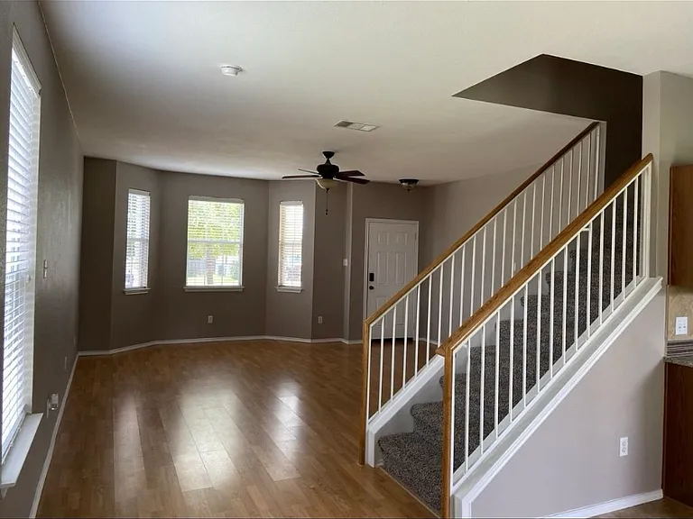 154 Picadilly Dr — Photo 3