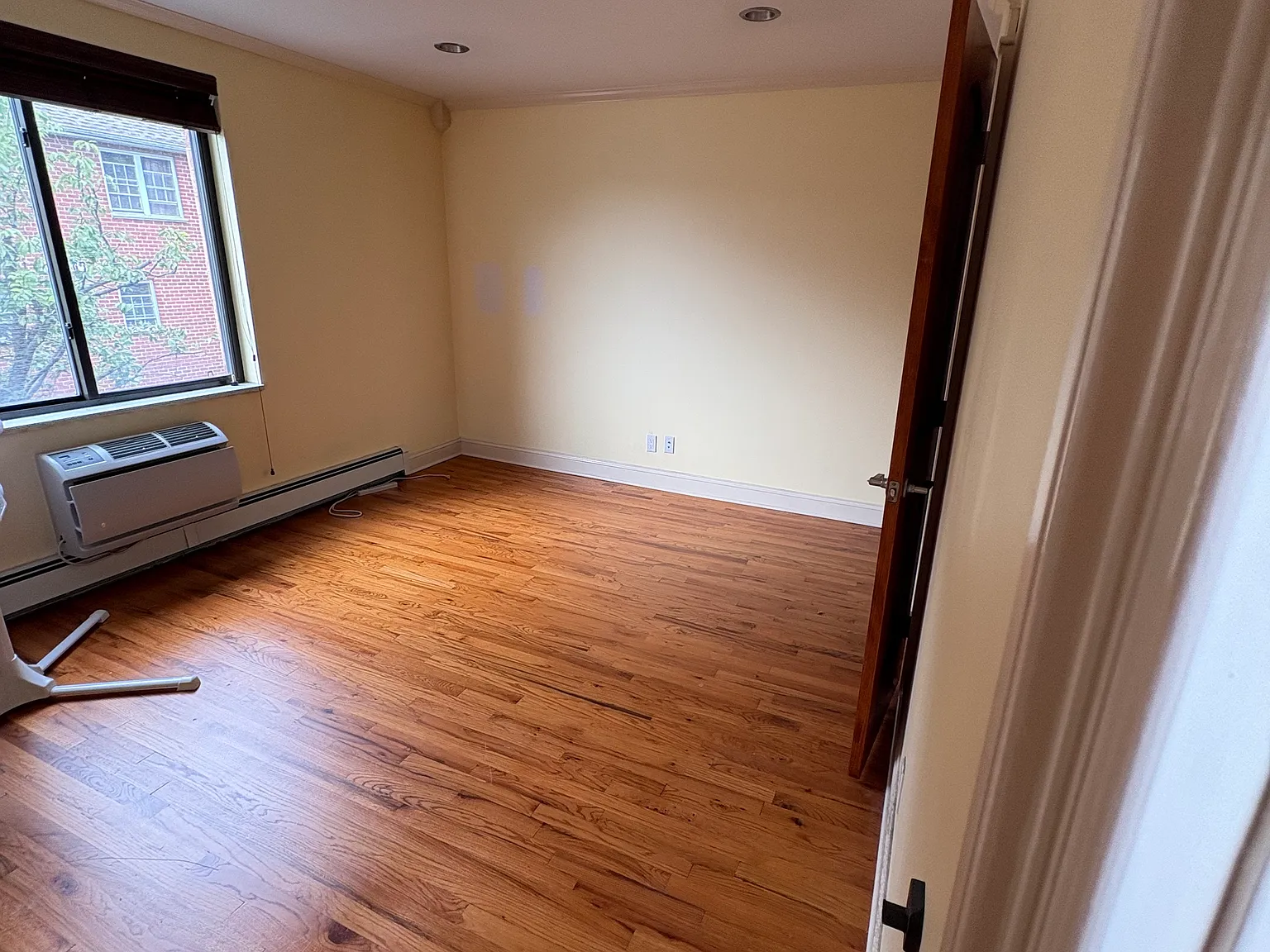 2 bed, 844 sqft, $3,100 — Photo 2
