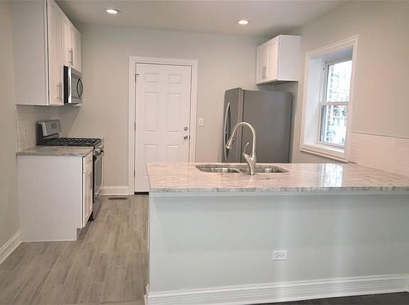 4th image of 215 N Laporte Ave