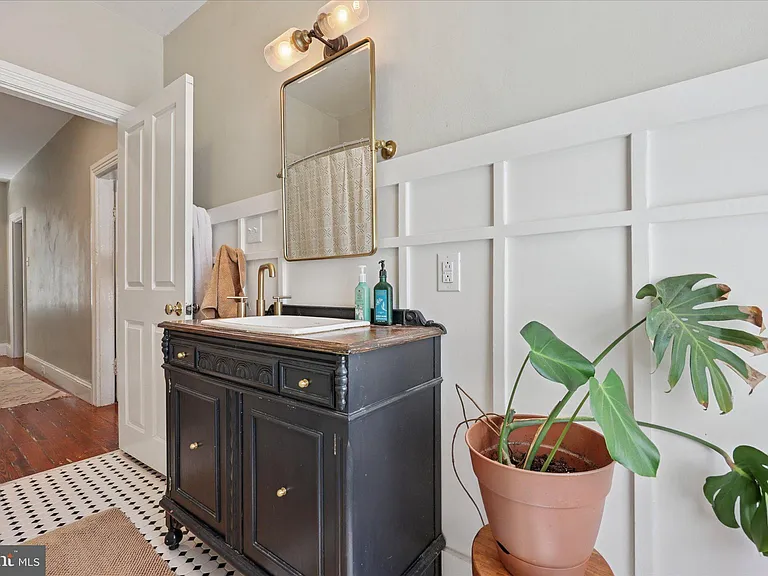 466 Conarroe St #1/2 — Photo 20