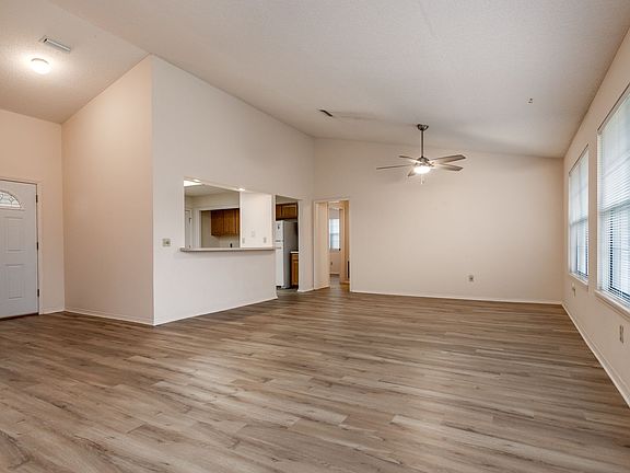 4th image of 8 Coventry Dr