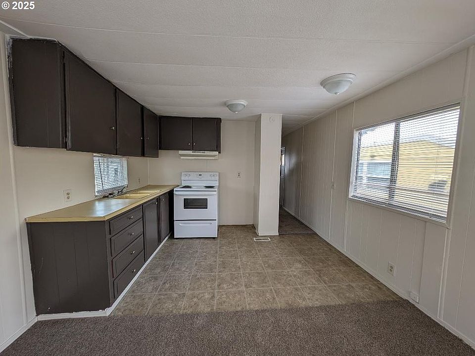 2nd image of 77940 Highway 99 Space 14