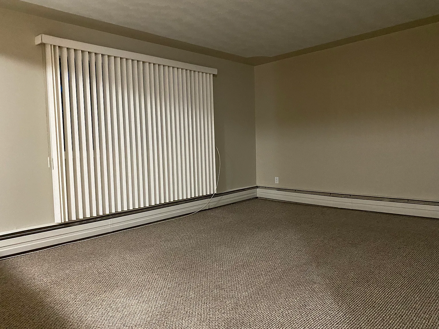 2 bed, 900 sqft, $1,350 — Photo 3