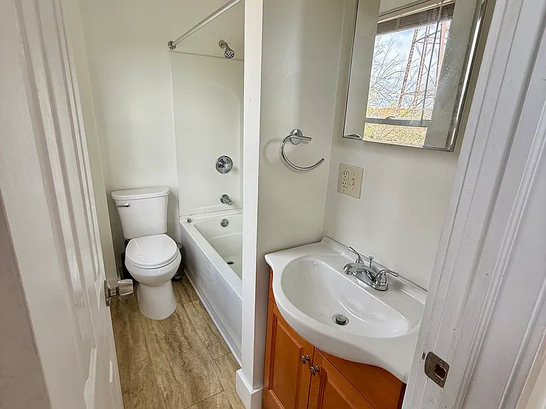 15 Albany St #4 — Photo 7