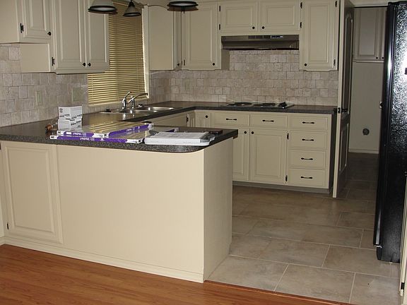 2nd image of 324 SE Camelot Dr