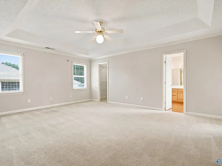 135 Castleton Dr — Photo 13