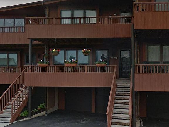 2nd image of 810 E Broadway #30