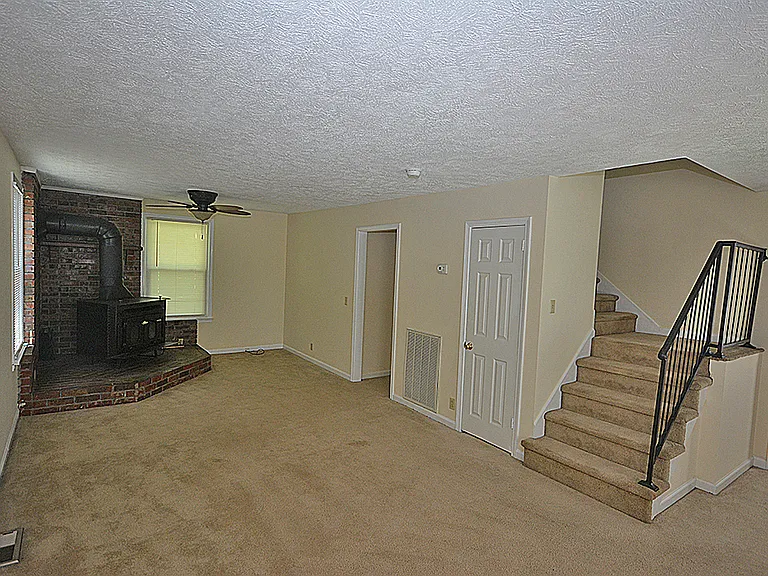 4544 Xavier Dr — Photo 3