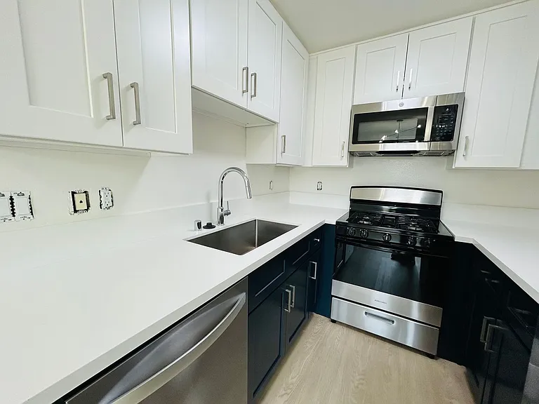 10520 National Blvd — Photo 15