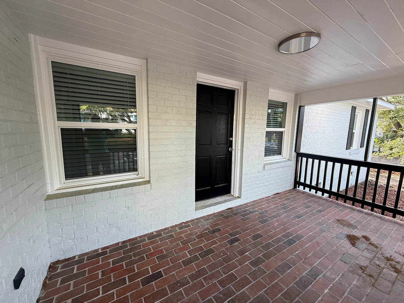 3 bed, 1174 sqft, $2,000 — Photo 2