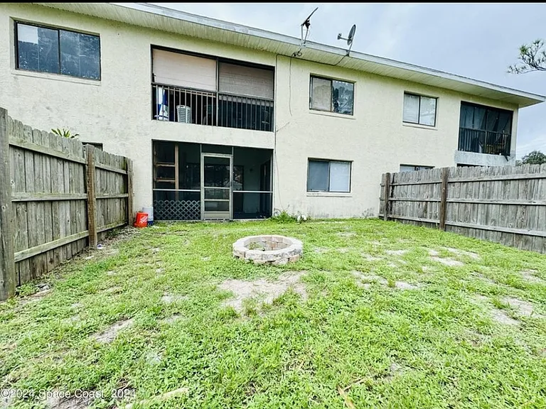 203 Olmstead Dr — Photo 2