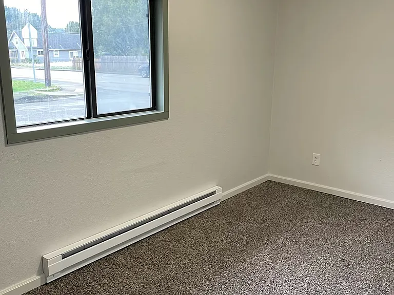 702 Perry Ave — Photo 4