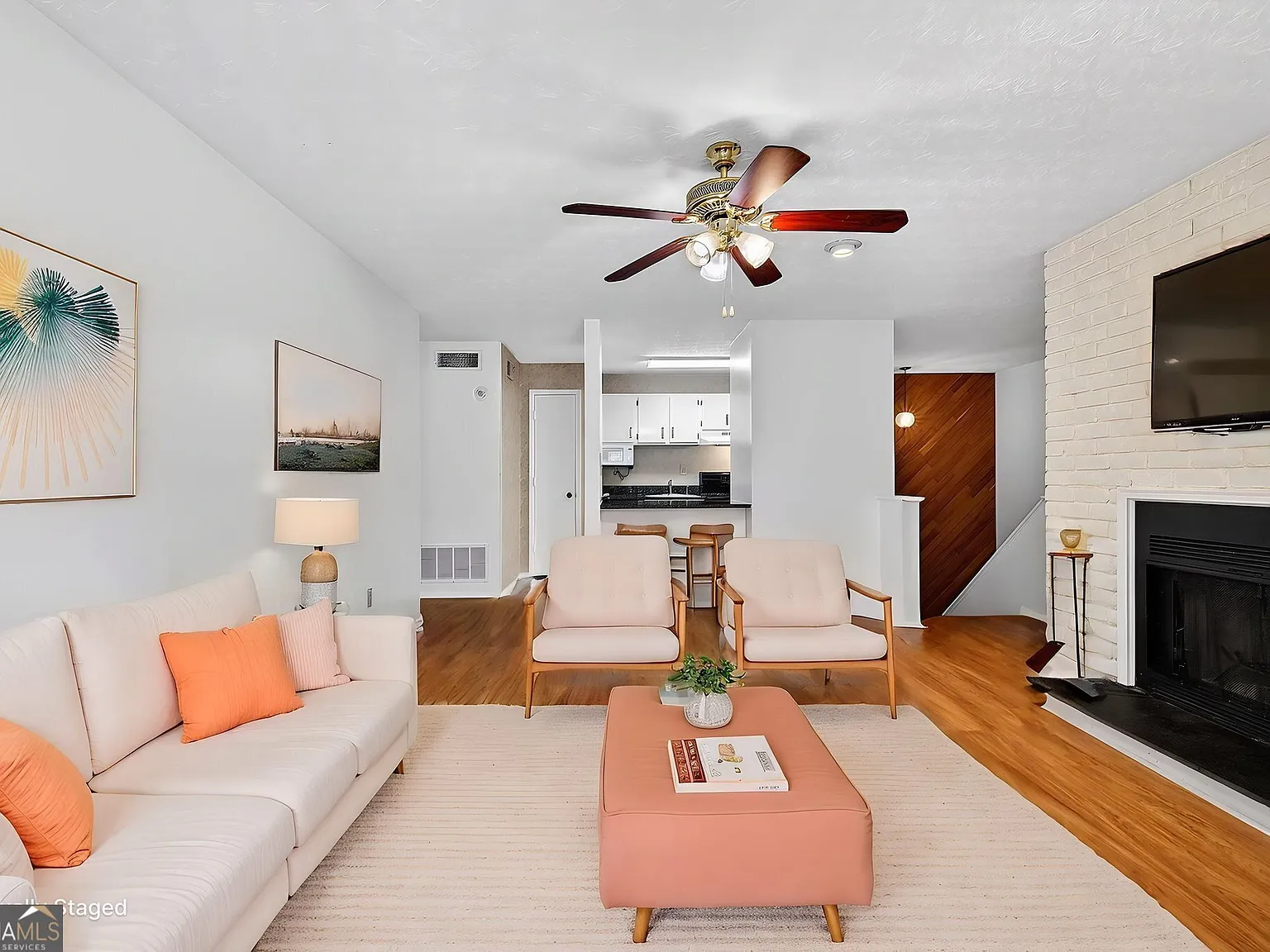 1 bed, 1.0 bath, $1,350 — Photo 2