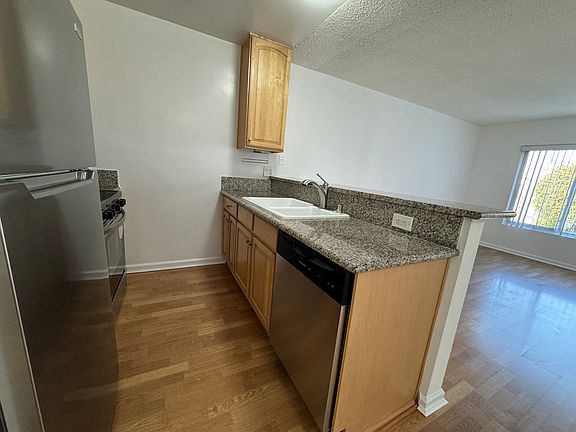 5th image of 606 Raymond Ave APT 2
